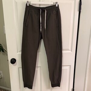 Vuori Men's Dark Green Joggers